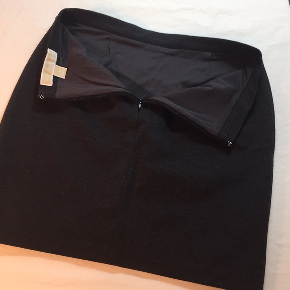 Michael Kors dark slate skirt, size 4, mint look! - Picture 3 of 8